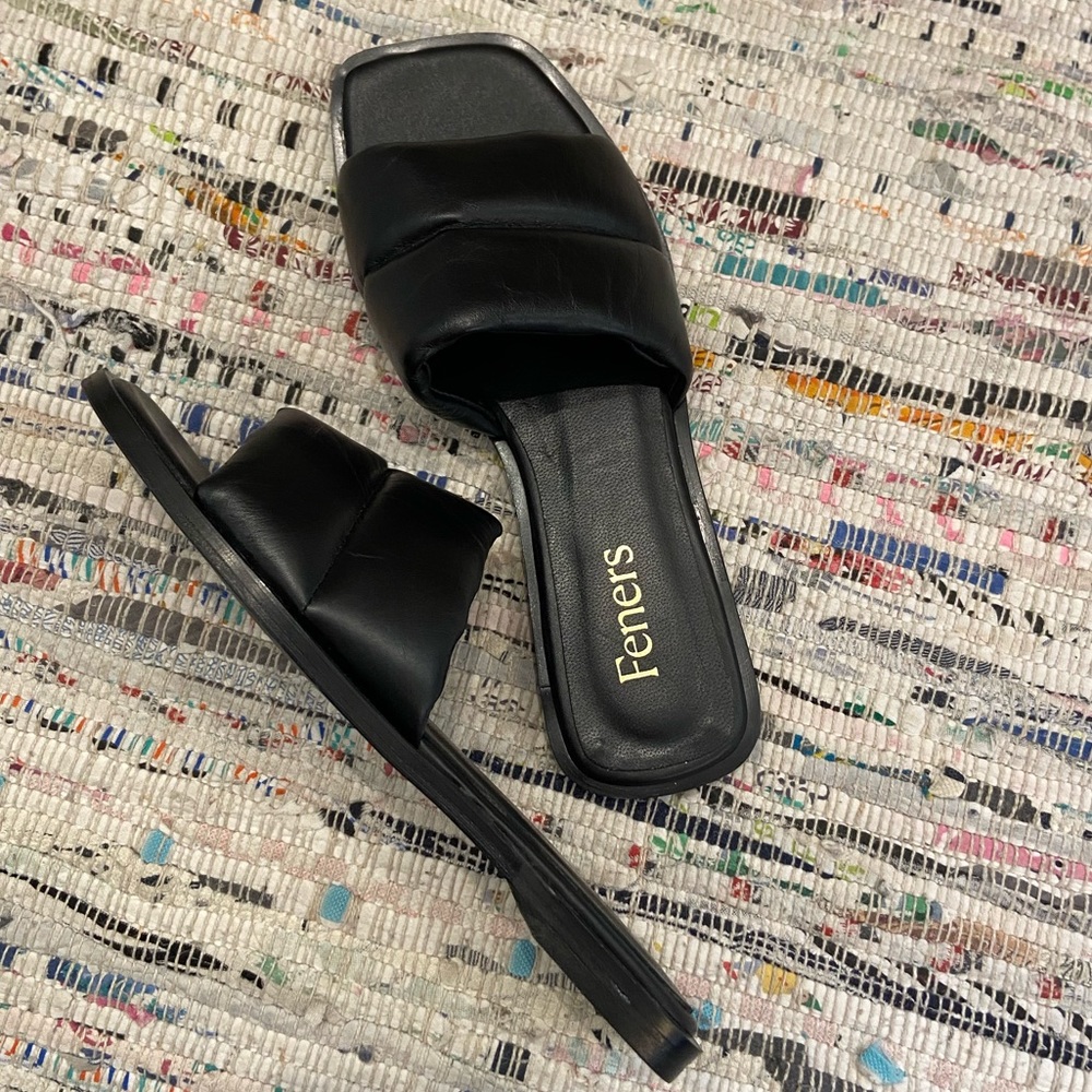 Feners, NWOT, black puffy band, luxe, sandal flats, 37